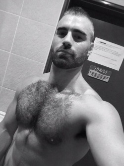 realmenstink:  SEXY HAIRY STUD !!!