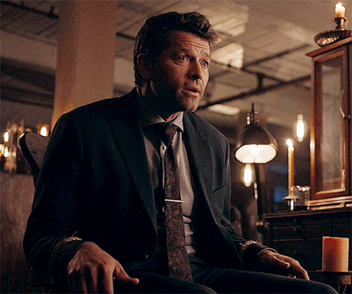 MISHA COLLINS As HARVEY DENTin GOTHAM KNIGHTS | 1.13 Night Of The Owls