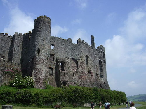 waleslandofmyfathers: Castles in Wales: Laugharne Castle Laugharne Castle (Welsh: ‘Castell Talacharn