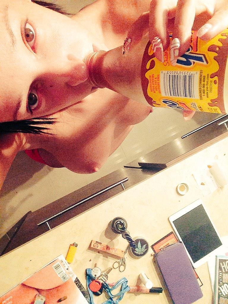 erotic-maryjane:   takin flights to different places.. wanna get faded as fuck?