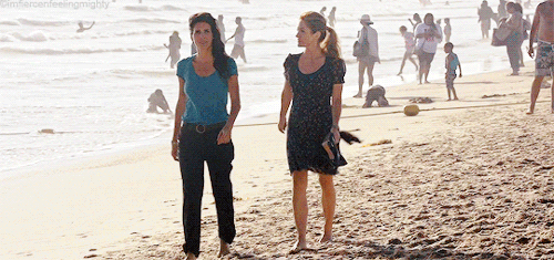 imfiercenfeelingmighty: R&amp;I 6x11: Jane &amp; Maura walking along the beach. 