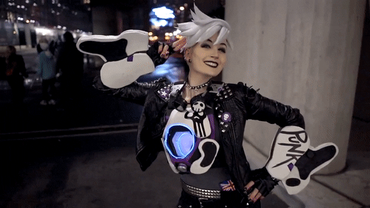 arorea: Cheers, love! The cavalry’s here!( Amazing video of my Ultraviolet Tracer cosplay taken by D