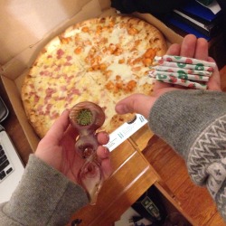 thc-princesss:  Pizza + weed 😻😻😻😻 