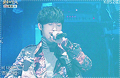 jajauma:  8/∞ All about Jung Jinyoung: The way he holds the mic   