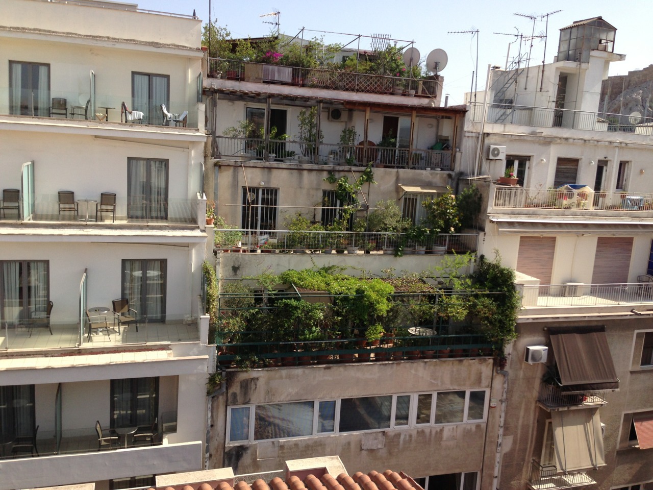 zl-ato:  our hotels roof garden in Athens has some pretty cool views, on the other