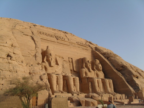 thatlittleegyptologist:Temples of Ramesses II and Nefertari at Abu Simbel