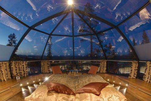 brookbooh:The World’s Top Hotel for Viewing Northern...