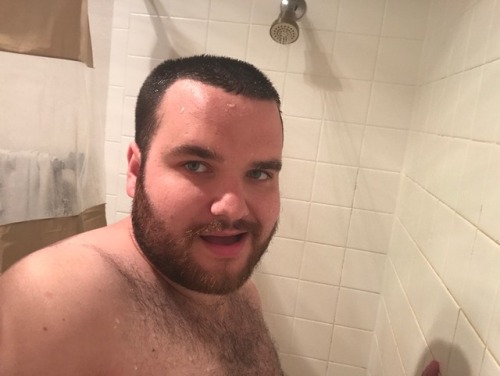 mister-moscato:  gripmonster:  I got my haircut and was feeling cute so I took some pictures of me and my butt :)  Gorgeous cubby