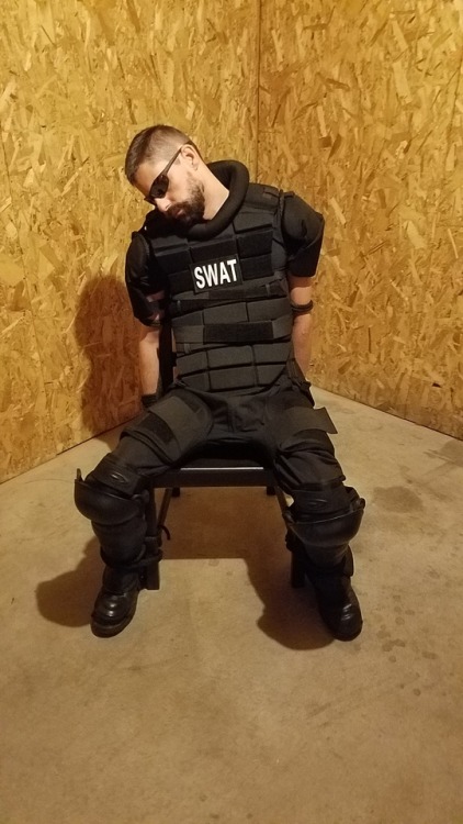 theuajock: One SWAT guy was not enough to capture this fugitive. Time for this pig to get a “prison” treatment. Oink oink piggy cop…