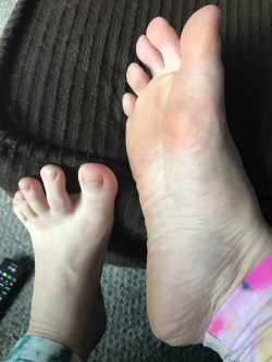 kissabletoes:  Fresh out of the bath.. and they smell heavenly