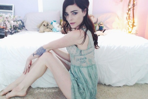 ixnay-on-the-oddk:  Feeling like a faerie tonight ☺️✨✨ Signing onto Myfreecams now!