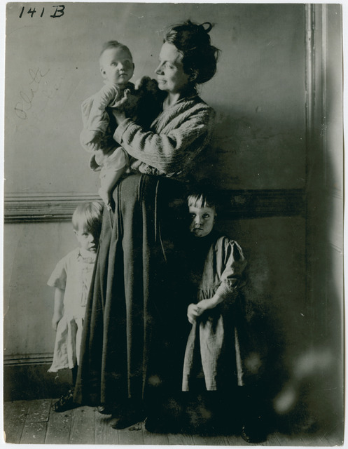 stuffaboutminneapolis:Minnesota Moms From The Minnesota Historical Society