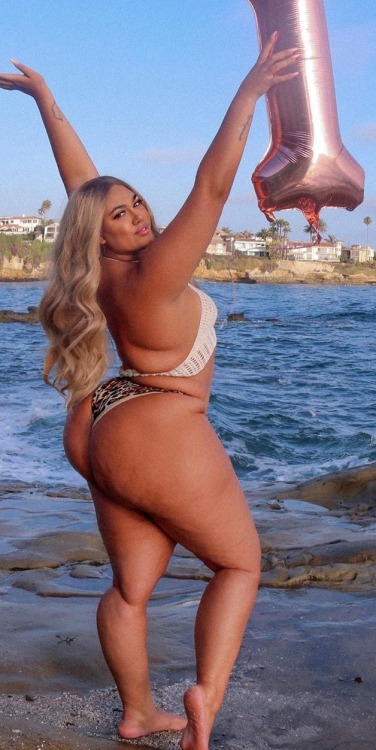 maturehairypussylover:og-raider:❤ sexy big fat ass❤
