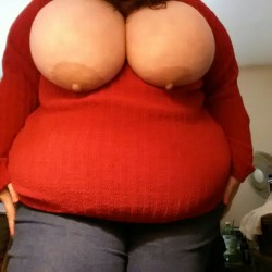 wickedlywenchy:  Sweater weather kind day…..as you can see its a bit nipply:-)