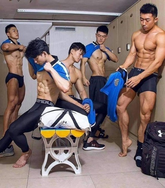 asianhunksmyfavorite: I would suck them all 