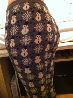 harvey91:  rebeccaemilyxo:  pepsiandtats:  rebeccaemilyxo:  I bought cute Christmas leggings today, aw  I do love her bum  Doesn’t everyone? (totally joking)  You’re so not joking haha