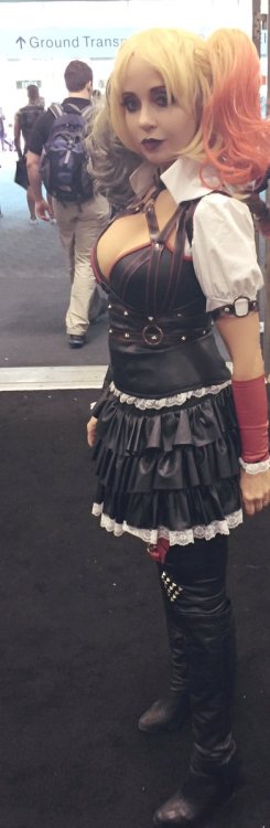 ironbloodaika:  ironbloodaika:  Big surprise to the fans at San Diego Comic-Con 2016! :D Tara dressing up as Harley again, this time in her Arkham Knight outfit! XD This makes this the fourth time she’s dressed as one of her characters! XD Apparently