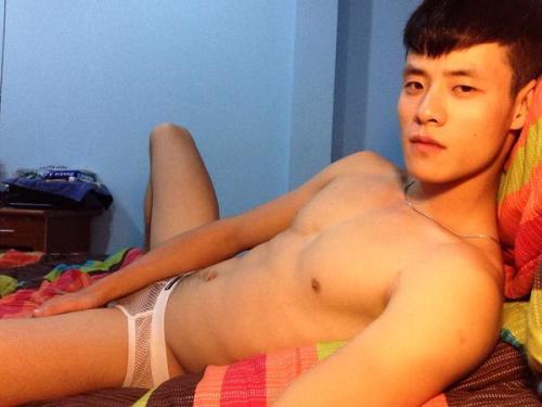 richard-bordeaux:hirobangkok:  summer0103:帥餒 我喜歡   handsome😍😍🤤🤤🤤🤤   I love my golden showers. 😉