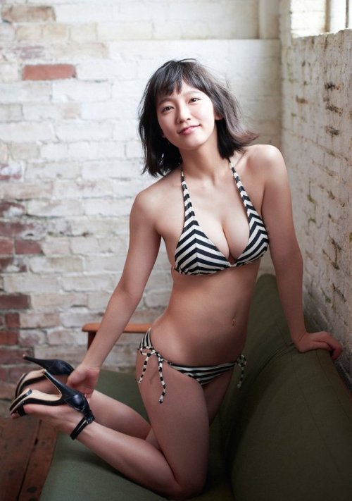 komedawara-katugenai:  吉岡里帆 adult photos