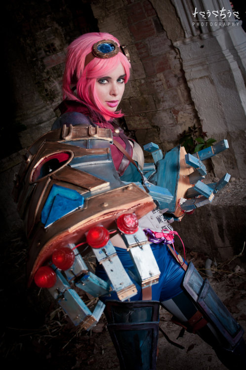 ratemycosplaynet: @ThelemaTherion as Vi from #leagueoflegends. #cosplay #videogames thelemat