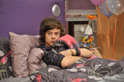 22tops:  Harry on iCarly x 