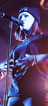 greencoloredgirl:  x 