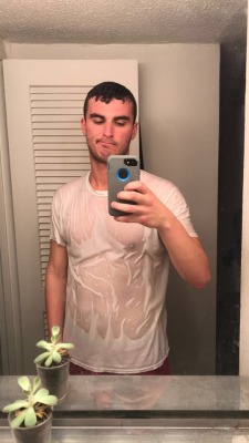 biblogdude:  drakenottherapper: drakenottherapper:  Weather update: It’s raining  Fingers crossed my nipple makes the cut   Dude bring those nipples over here!The blog has been migrated over to https://tapblr.com/b/biblogdude Join me there! I can’t