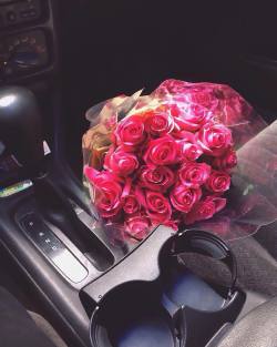 pizza-queen:  Roses 😘❤️