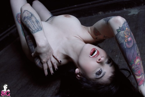 Porn beautifulgirlsmakemesuicidal:  Ilanna Suicide  photos