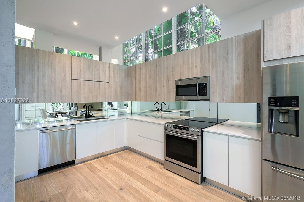 househunting:  $1,940,000/3 br/2700 sq ftCoral Gables, FLbuilt in 1979