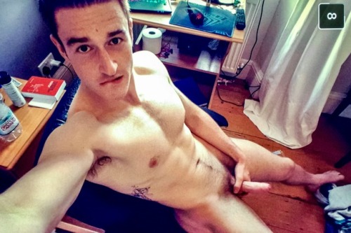 Hot uncut guy!