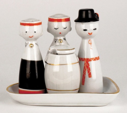 Salt & pepper shakers designed by Beatrise Kārkliņa at Riga Porcelain Factory (USSR, 1966)