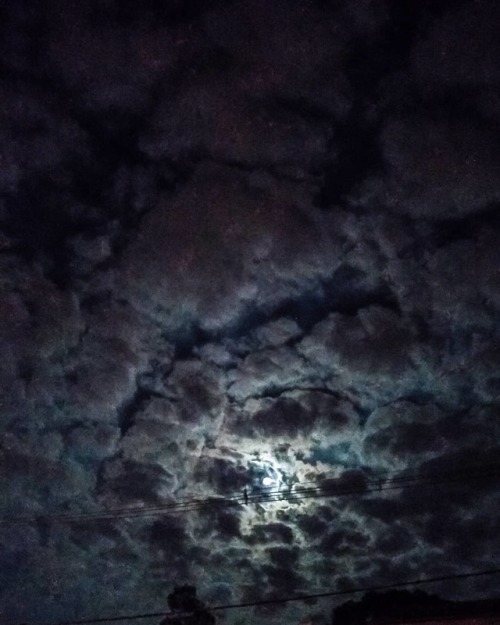 ☁️#picoftheday #ps #psexpress #photoshop #night #sky #cellphoto #fotodecelular #graceful #amazing (