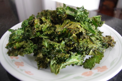 snack time! kale chips kale chips were a staple in my diet last summer and i totally forgot about th