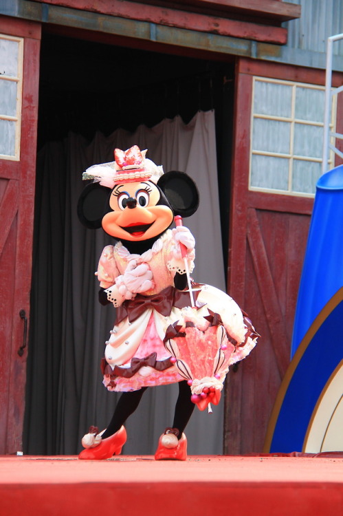 Minnie Mouse on A Table is Waiting