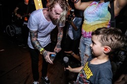 octaviomeh:  Jonny Craig Ft. Little boy assisting him // Slaves  3.27.15 Chain Reaction / Photo by me   Please don’t remove.   Follow me on IG: Octaviomehhh