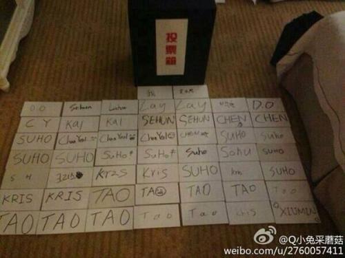 call-1-800-crack-yeol:jonginsdick:spanyeol:EXO’s handwriting for the votes during happy camp.loloh o