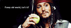 algiel:  apples are cool  Me he enterado&hellip;ver a alguien con una manzana en las manos es sexy