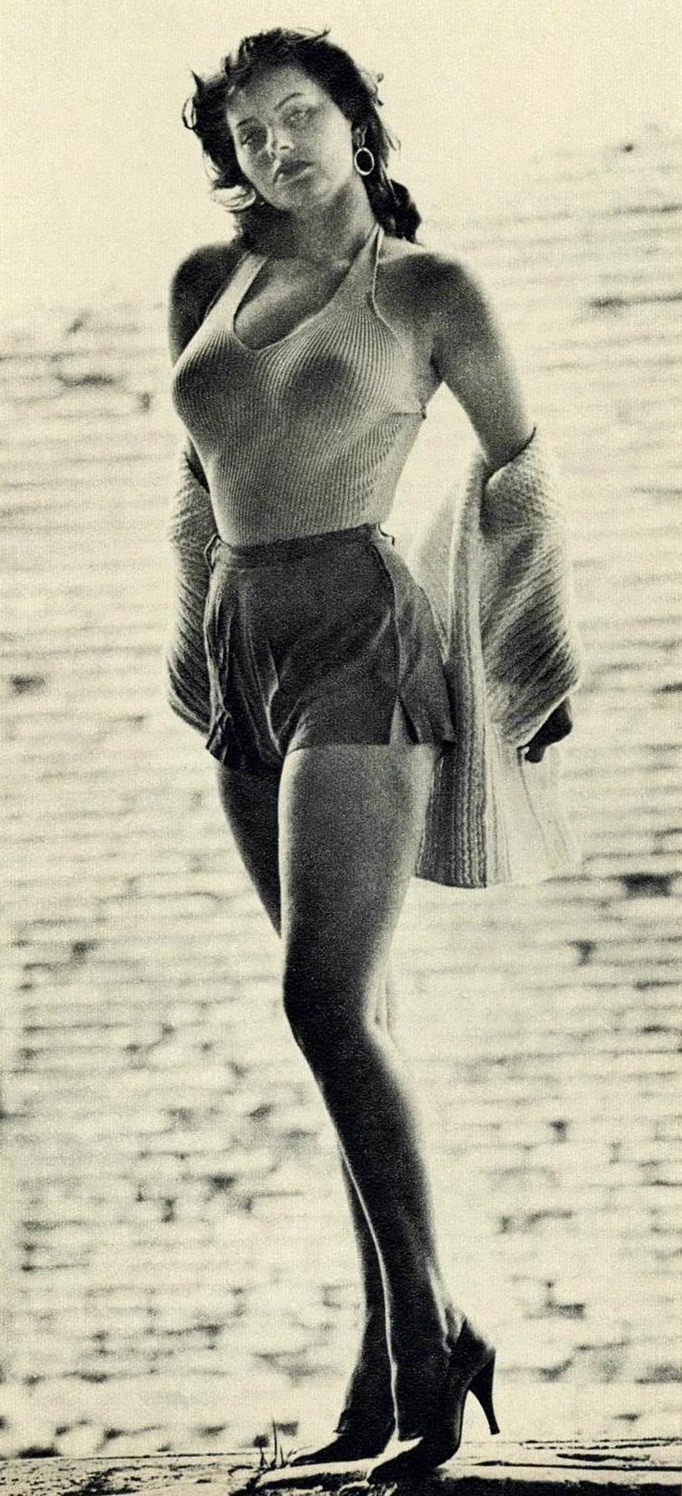 gameraboy:  Sophia Loren Esquire, October, 1955 