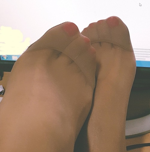 유미 발… 스타킹 팁토It’s okay to reblog