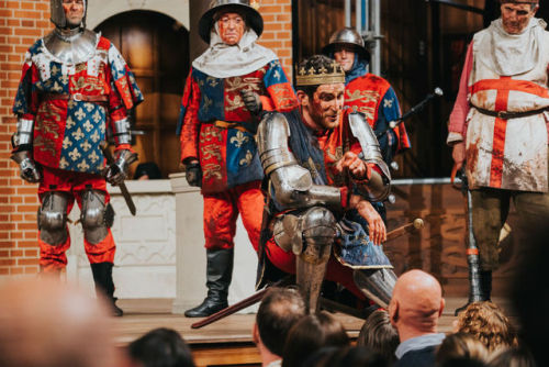 popupglobe:Chris Huntly-Turner as Henry V in Shakespeare’s Henry V at the Pop Up Globe [x] [x]Look a