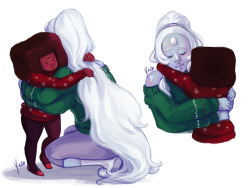 yinza:  Garnet and Opal hugging for @kamimor!