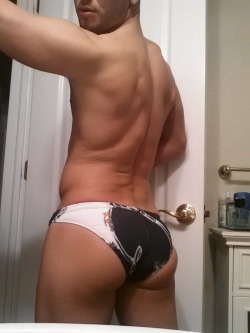 jonathanecko:  yocisco:  New swim trunks