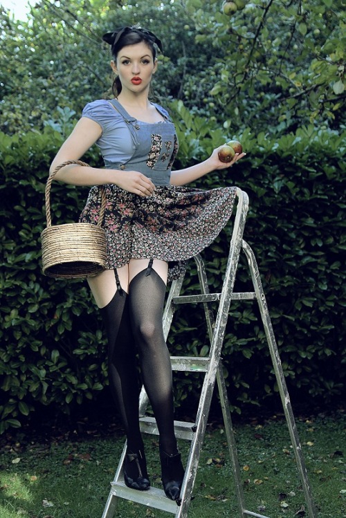 make-her-famous:  Also something like this @FawnaLatrisch goes down well too!! 