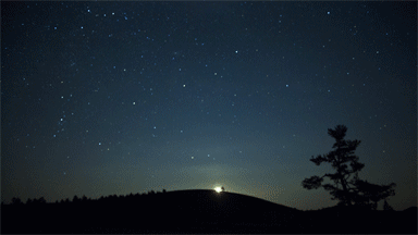 xamity:
“ naturalisse:
“ illustratographer:
“ I took a photo every 2 minutes over the span of about 2 hours at a 20 second exposure and animated it all together! This 2 second loop was the result!
Craters of the Moon National Monument, Idaho
”
HOLY...