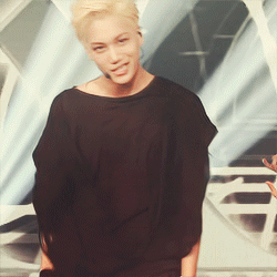 ikimjongin:  fUCKING JONGIN (╯°Д°）╯︵ /(.□ . \) 