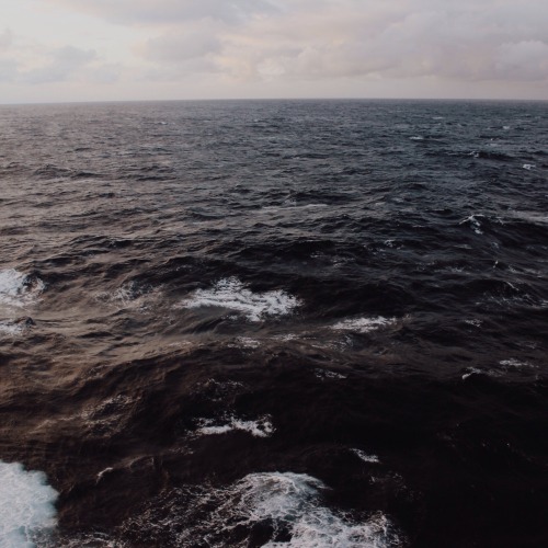 finehoney:the ocean was really dark and i was confused so naturally i took pictures of it !!!