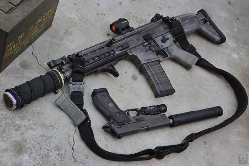 gundoseig:Sigs and Scars via @hotbrass365#gunporn #gun #guns #gundose #hellyeah #metal #tactical