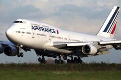 airfrance-flights:  http://bit.ly/1NpKUiE @borntofly727 I love you Air France 747… You’ll be missed… 