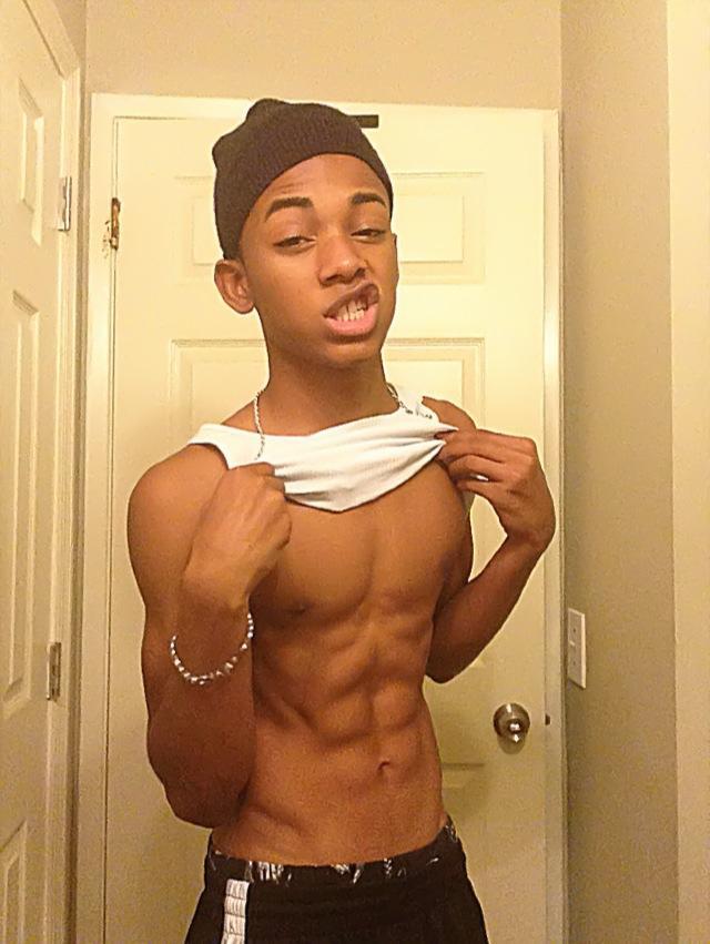 sexyblackboys4u2:  sexy Avion 
